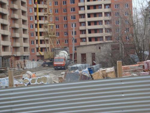 Во_дворе_стройки_3.JPG